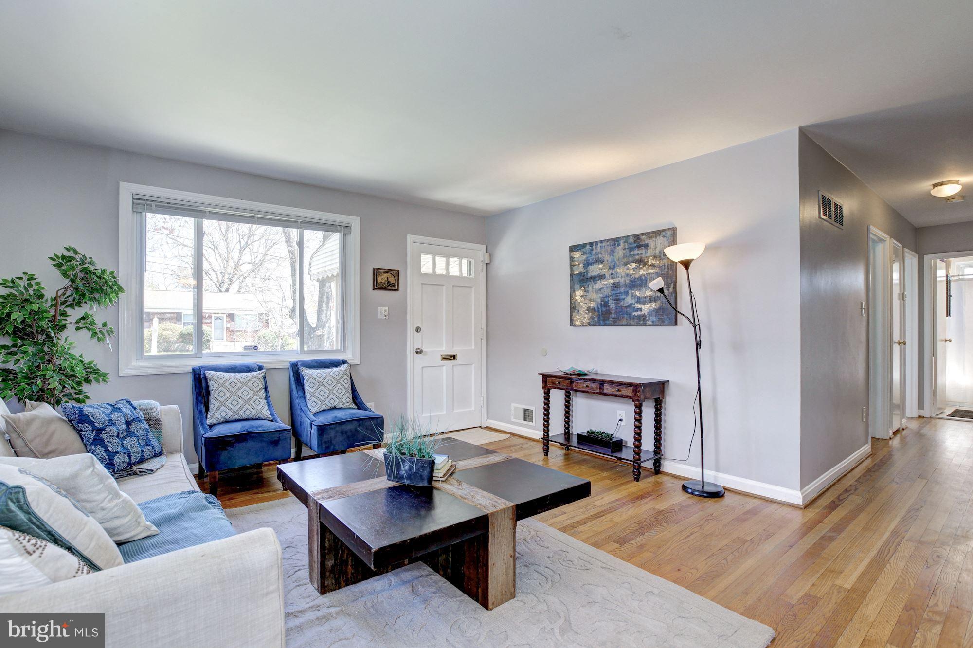 4708 Olden Road Rockville, MD 20852 - Photo 4 of 27 Living Room