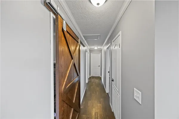 a view of an entryway with workspace