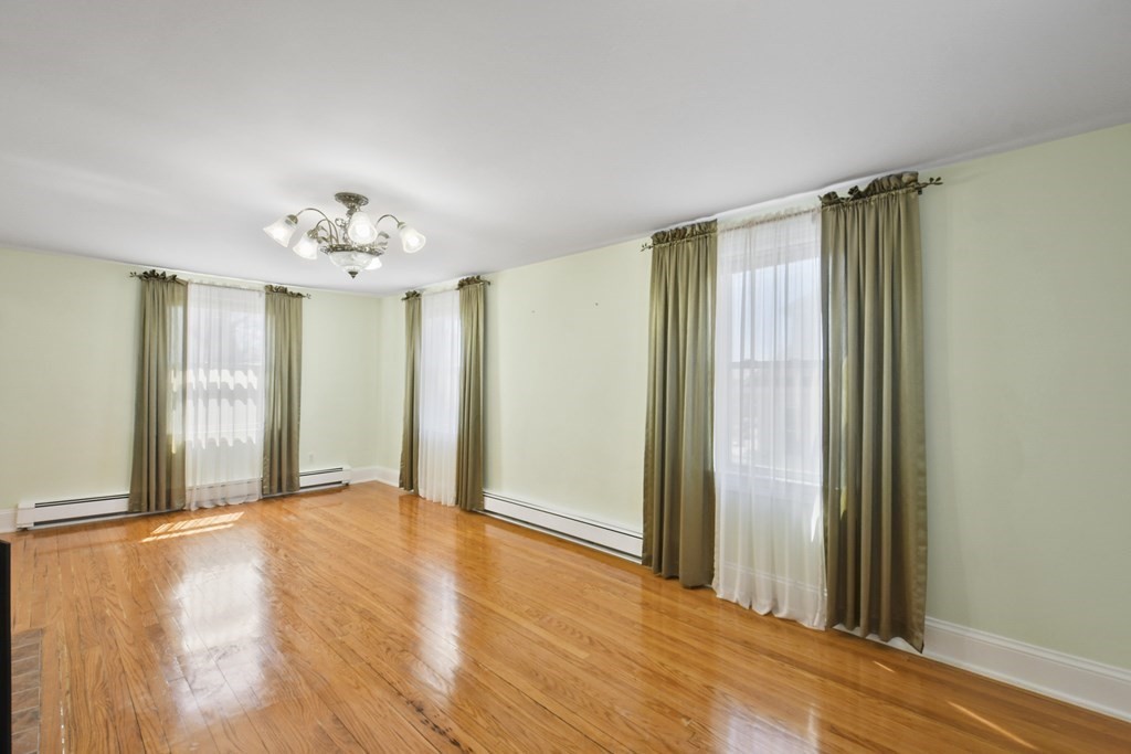 106 Barnard Road Worcester, MA 01605 - Photo 7 of 39 Gallery Image 7