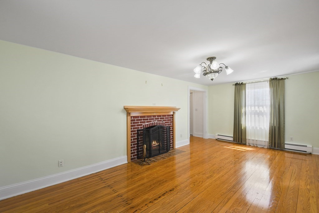 106 Barnard Road Worcester, MA 01605 - Photo 8 of 39 Gallery Image 8