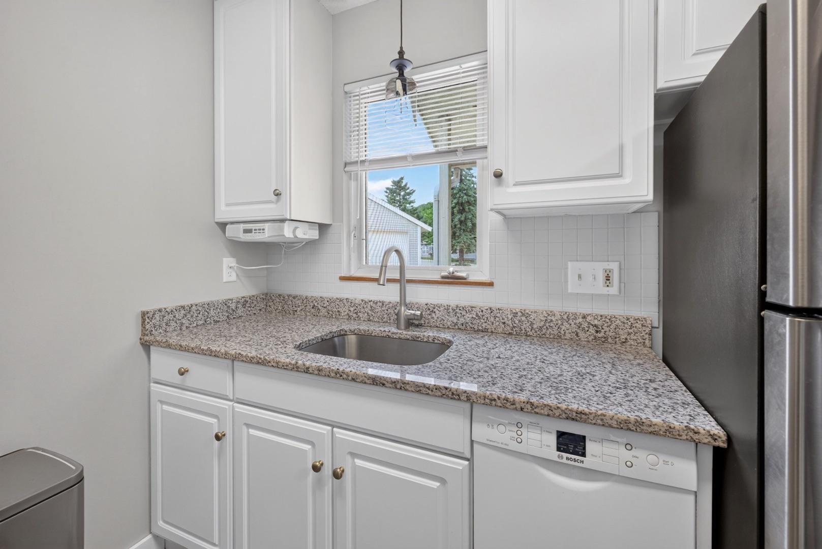 1916 Greenview Place Southwest Rochester, MN 55902 - Photo 7 of 29