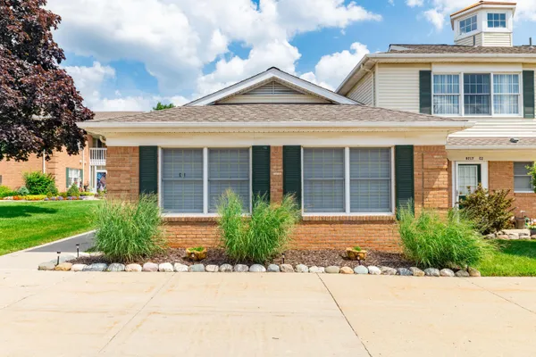 $180,000 | 8217 Grays Drive, Unit 9, Grosse Ile, MI 48138