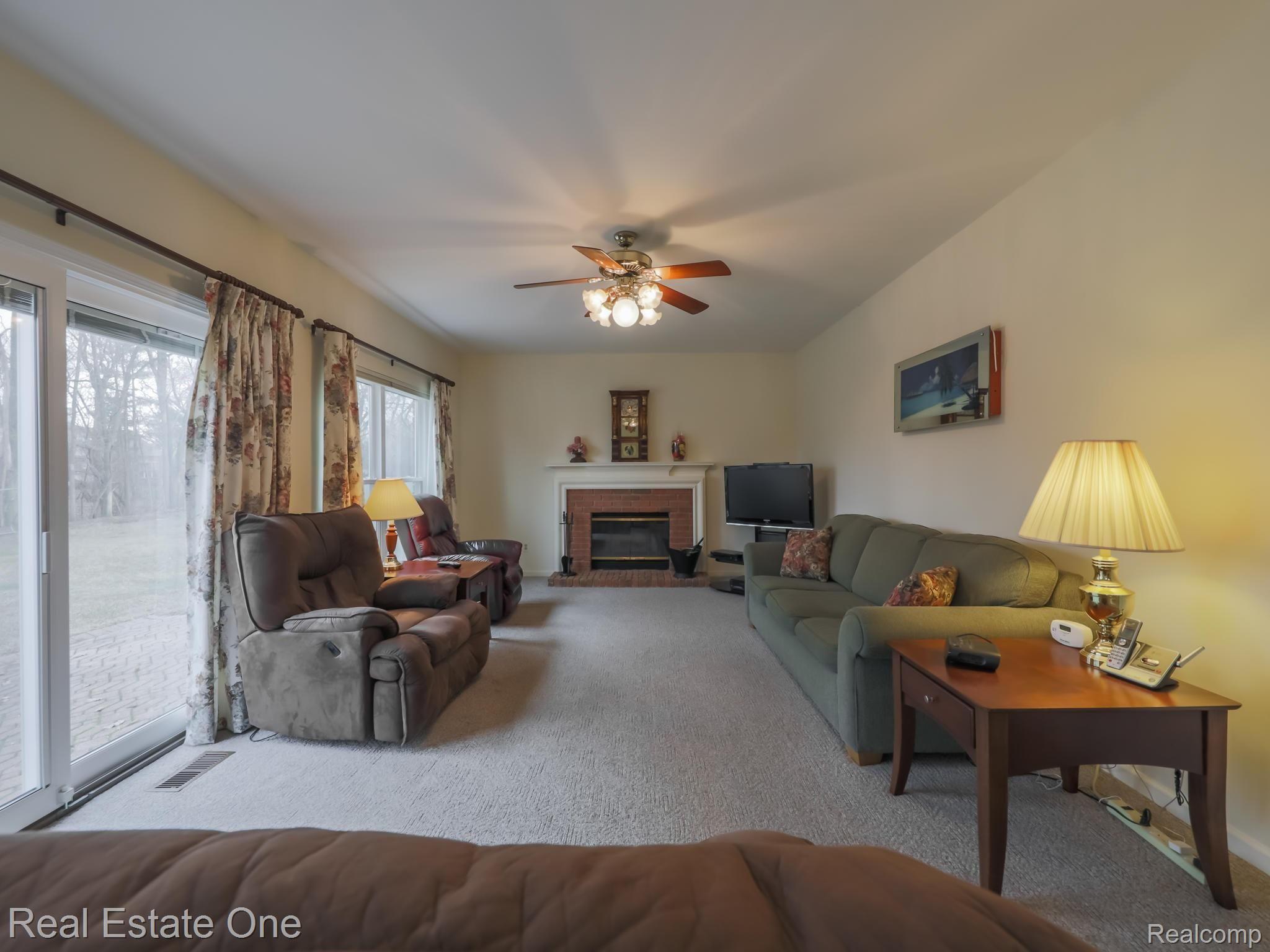 47039 Hanford Road Canton, MI 48187 - Photo 17 of 33 18-Hanford.jpg