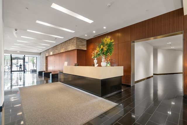 $1,757,500 | 580 Washington Street, Unit 1103, Boston, MA 02111