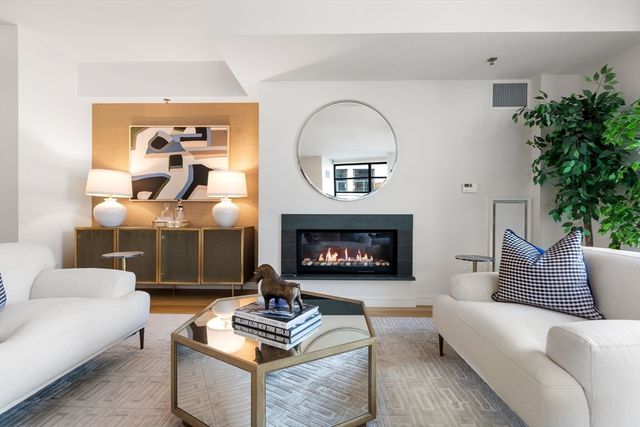 $1,757,500 | 580 Washington Street, Unit 1103, Boston, MA 02111