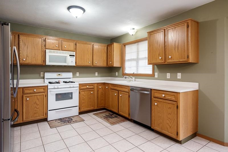 6511 Weaver Road Rockford, IL 61114 - Photo 11 of 37 Gallery Image 11