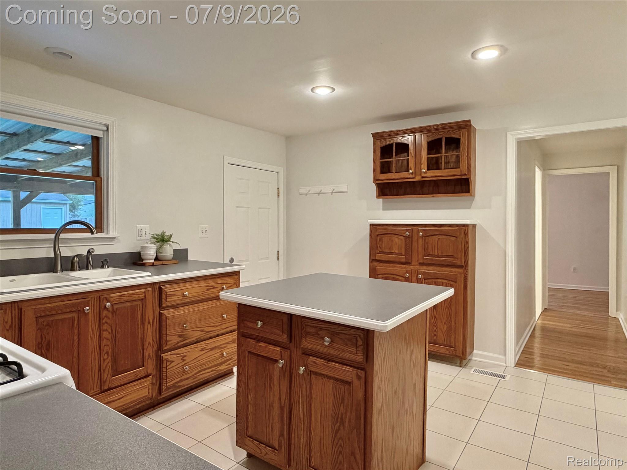 610 Quarter Street Rochester, MI 48307 - Photo 14 of 43 Center Island