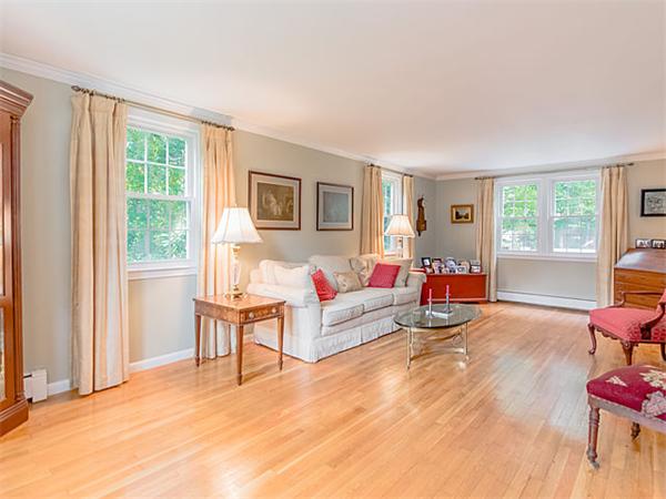 130 Holly Road Marshfield, MA 02050 - Photo 4 of 30 Gallery Image 4