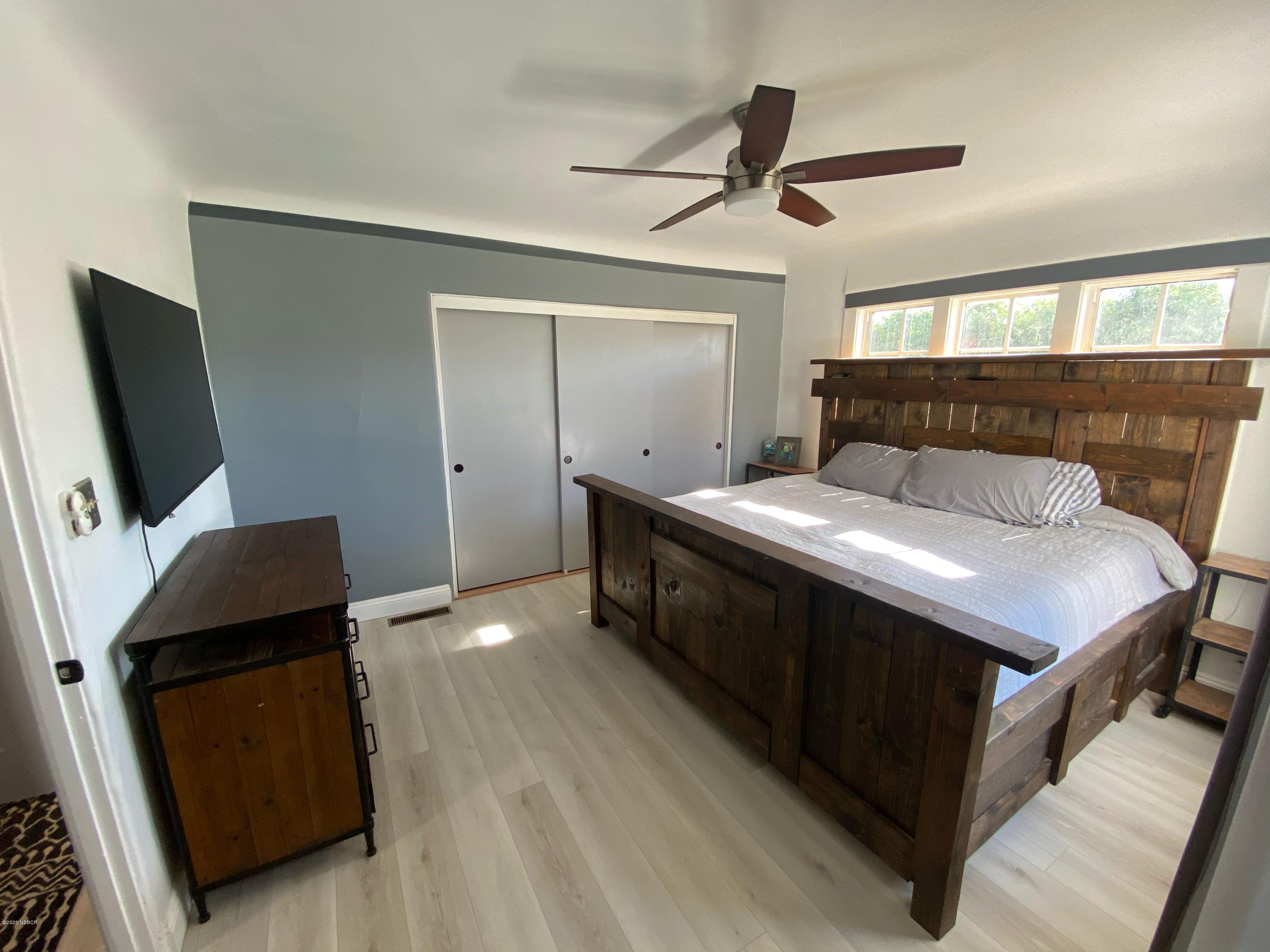 575 Pine Street Solvang, CA 93463 - Photo 12 of 23 Primary bedroom ensuite