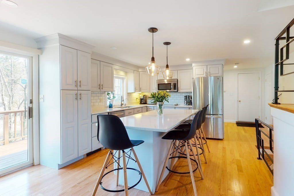 128 Simonds Road Lexington, MA 02420 - Photo 3 of 41
