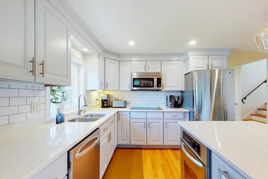 128 Simonds Road Lexington, MA 02420 - Photo 4 of 41