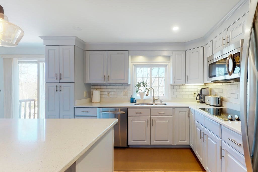 128 Simonds Road Lexington, MA 02420 - Photo 6 of 41