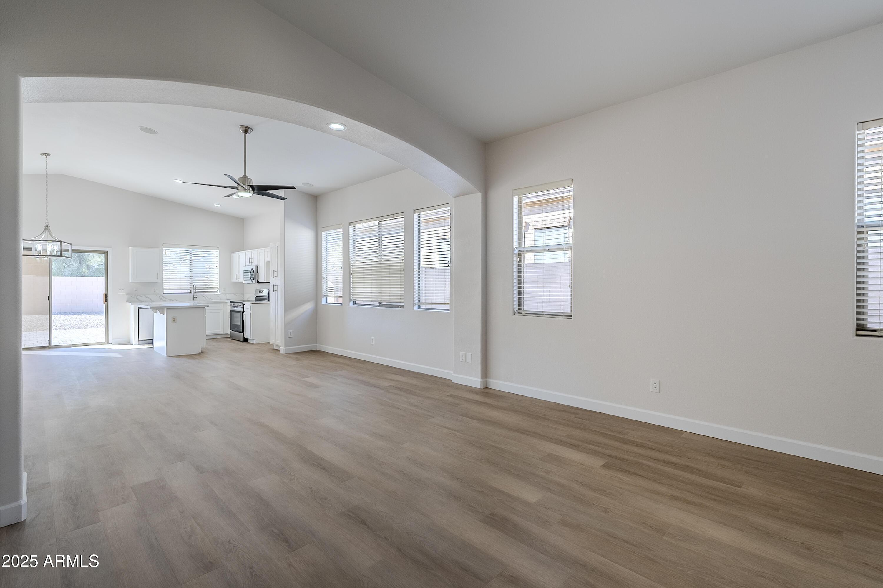 4320 South Rim Court Gilbert, AZ 85297 - Photo 5 of 33 Gallery Image 5