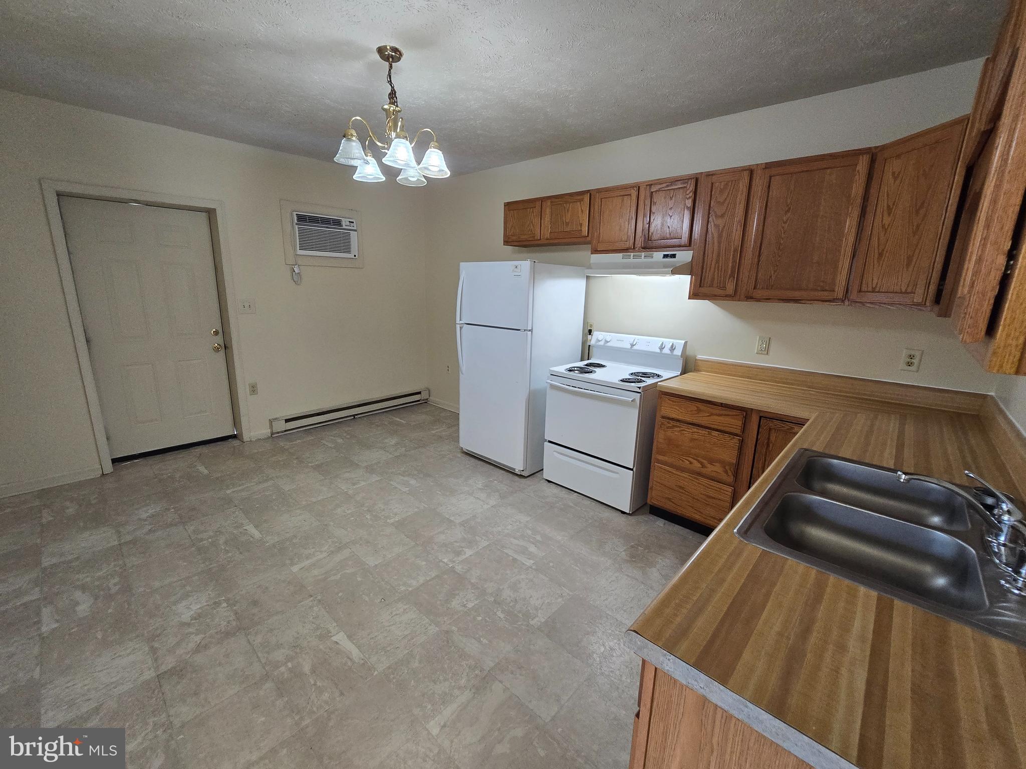 8005 Williamsport Pike, Unit 2 Falling Waters, WV 25419 - Photo 3 of 17 Kitchen/Dining