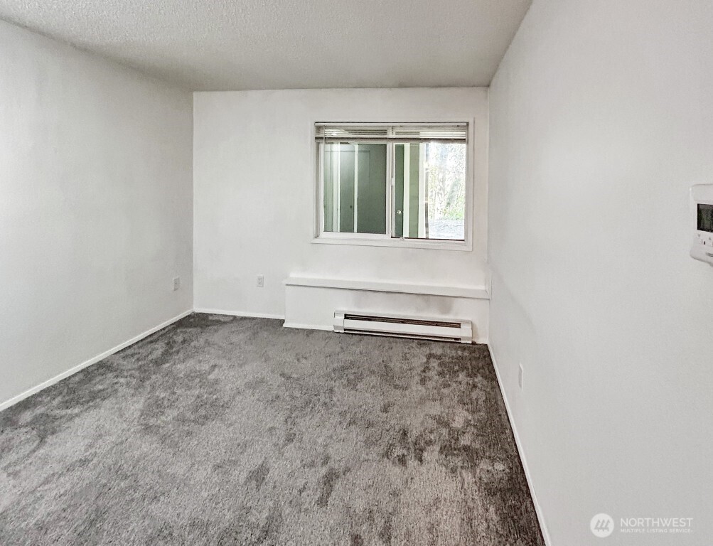 7571 Old Redmond Road, Unit 7 Redmond, WA 98052 - Photo 14 of 17 an empty room with a window