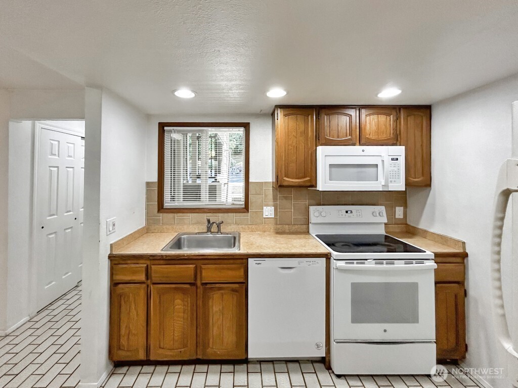 7571 Old Redmond Road, Unit 7 Redmond, WA 98052 - Photo 5 of 17 a kitchen with sink a stove and microwave