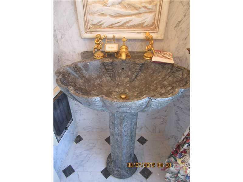 515 Round Hill Road Indianapolis, IN 46260 - Photo 14 of 24 Gallery Image 14