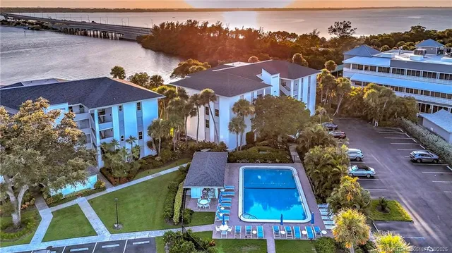 $5,400 | 390 Northeast Edgewater Drive, Unit 304, Stuart, FL 34996