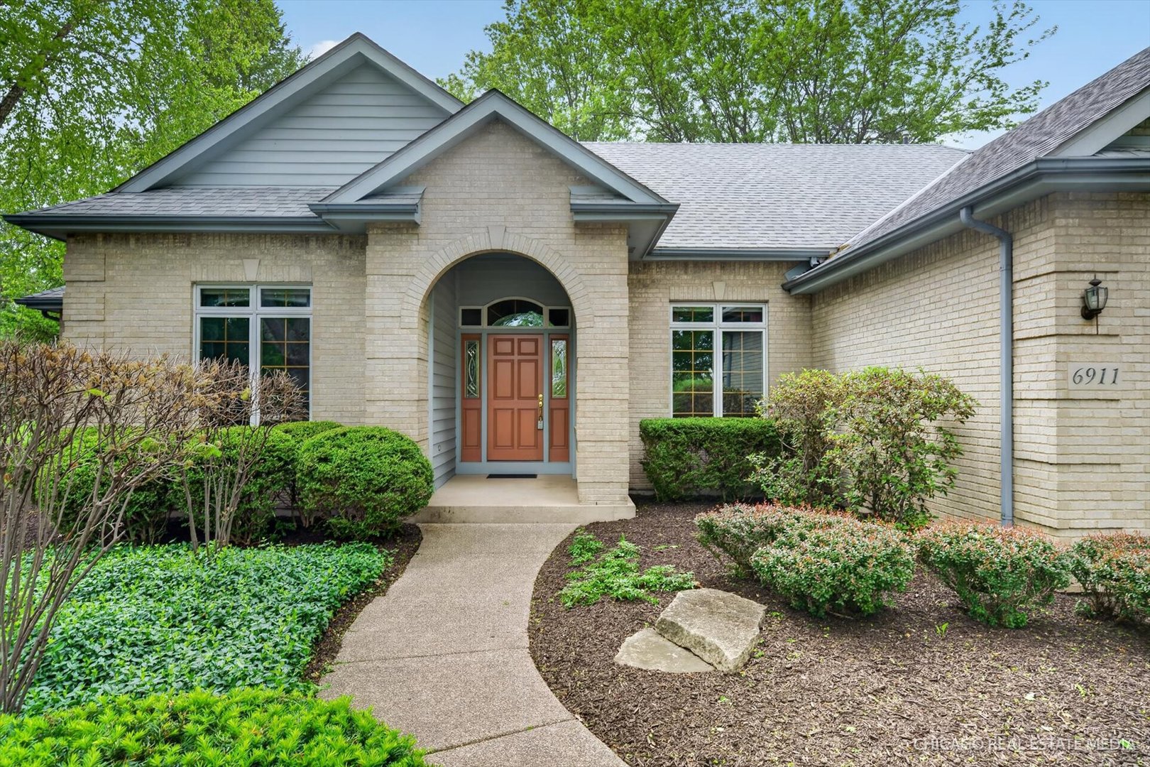 6911 Prairie Drive Spring Grove, IL 60081 - Photo 2 of 32 Gallery Image 2