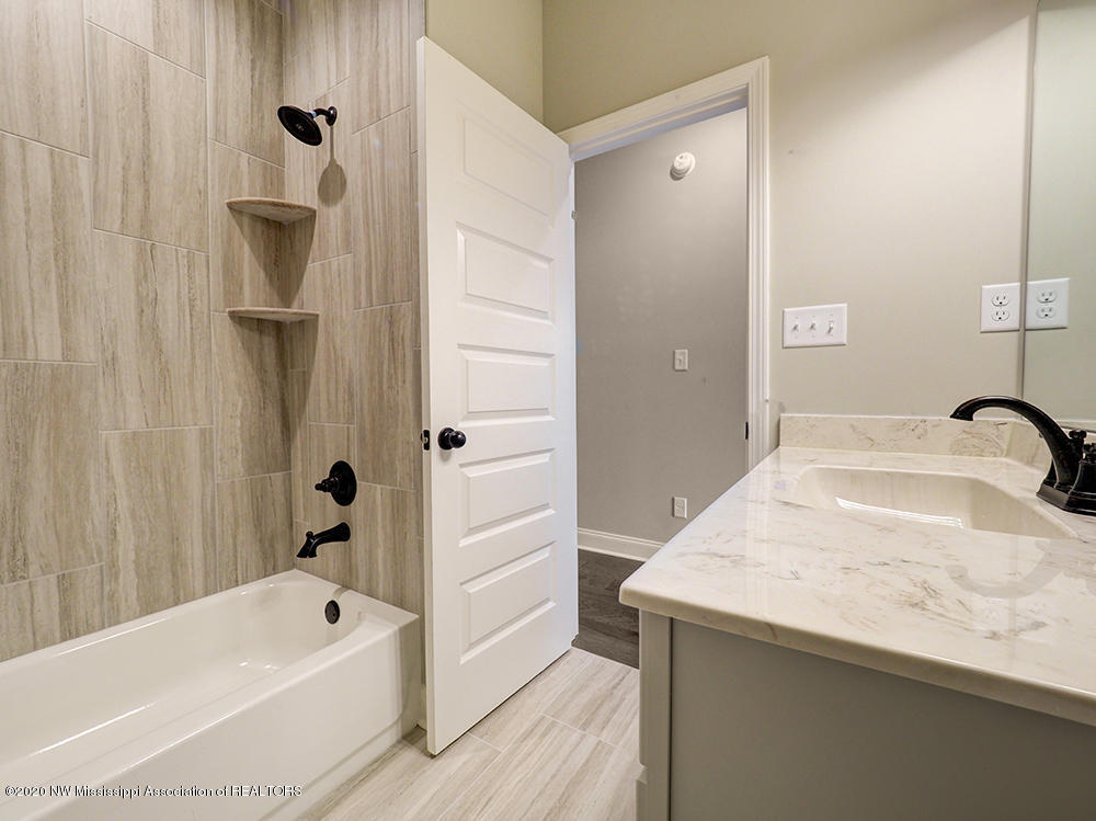 545 Howell Way Hernando, MS 38632 - Photo 10 of 42 FULL BATH