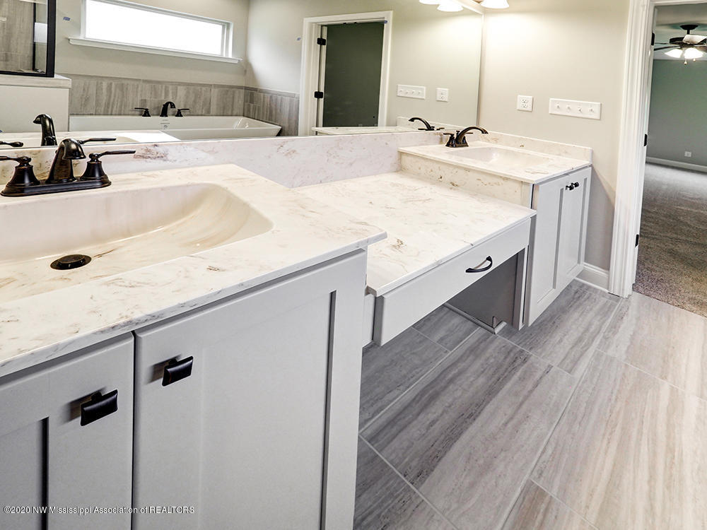 545 Howell Way Hernando, MS 38632 - Photo 21 of 42 BOUBLE SINKS MASTER