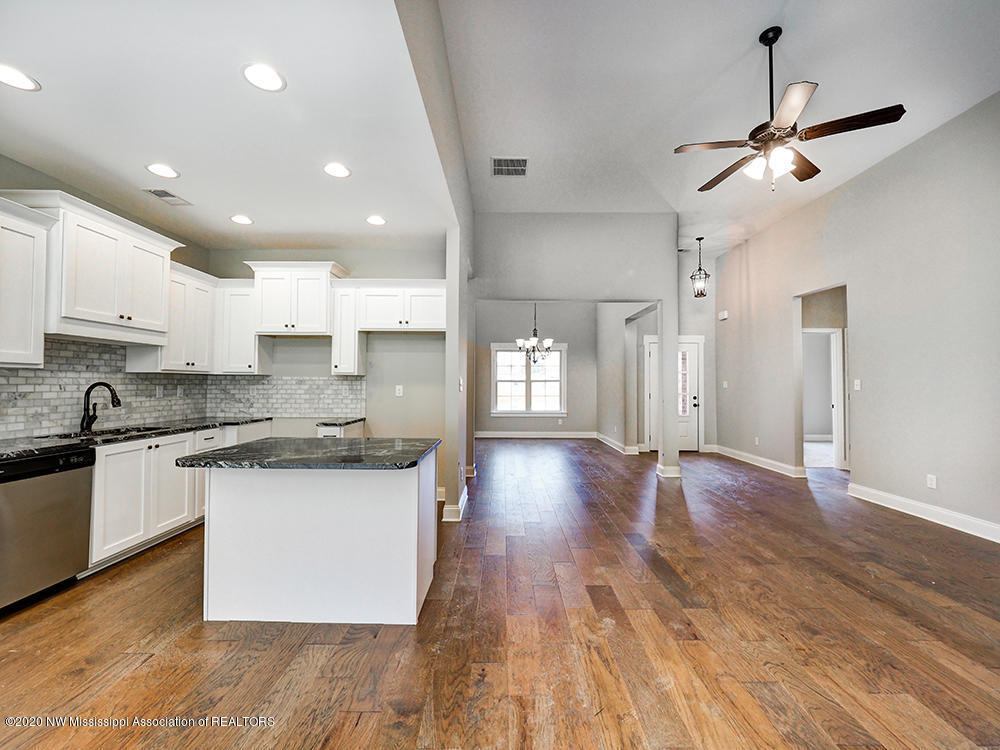 545 Howell Way Hernando, MS 38632 - Photo 30 of 42 VAULTED CEILINGS