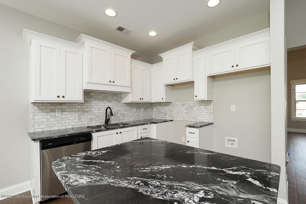545 Howell Way Hernando, MS 38632 - Photo 33 of 42 GRANITE TOPS