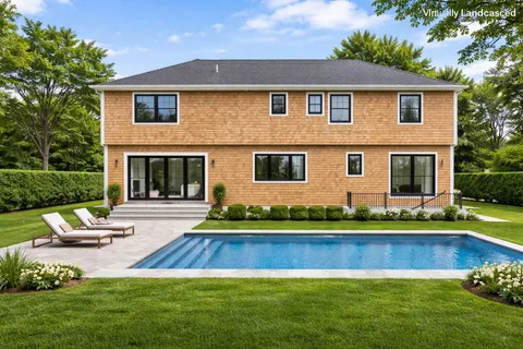 $2,350,000 | 14 Bay Avenue, East Quogue, NY 11942