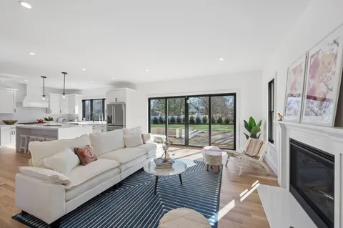$2,350,000 | 14 Bay Avenue, East Quogue, NY 11942