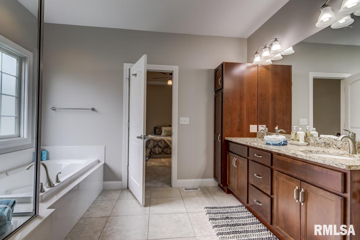 1913 Interlacken Drive Springfield, IL 62704 - Photo 25 of 32 Gallery Image 25