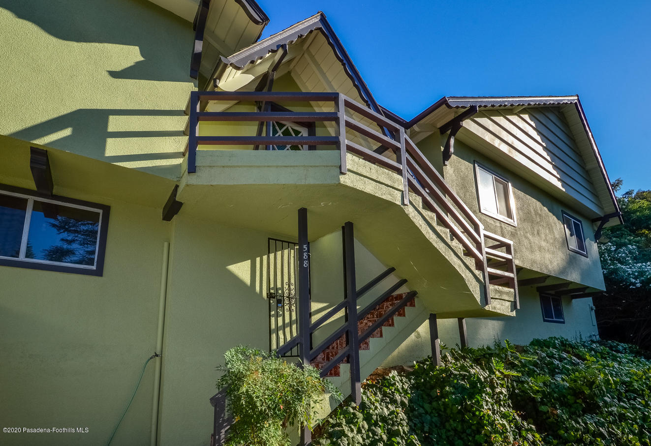 588 Glen Holly Drive Pasadena, CA 91105 - Photo 3 of 31