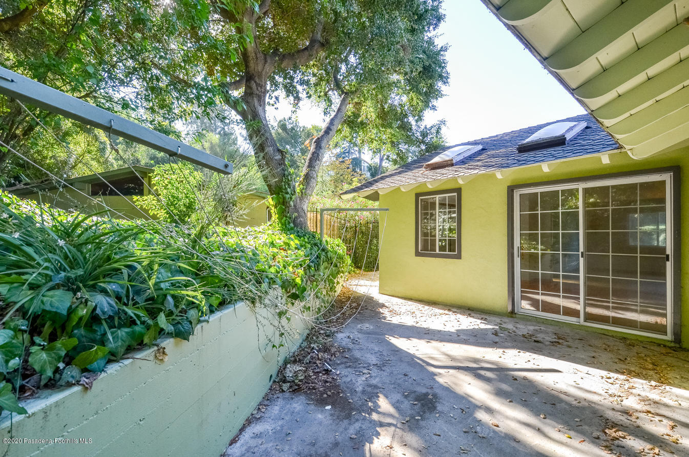 588 Glen Holly Drive Pasadena, CA 91105 - Photo 29 of 31 a front view of a house with a yard