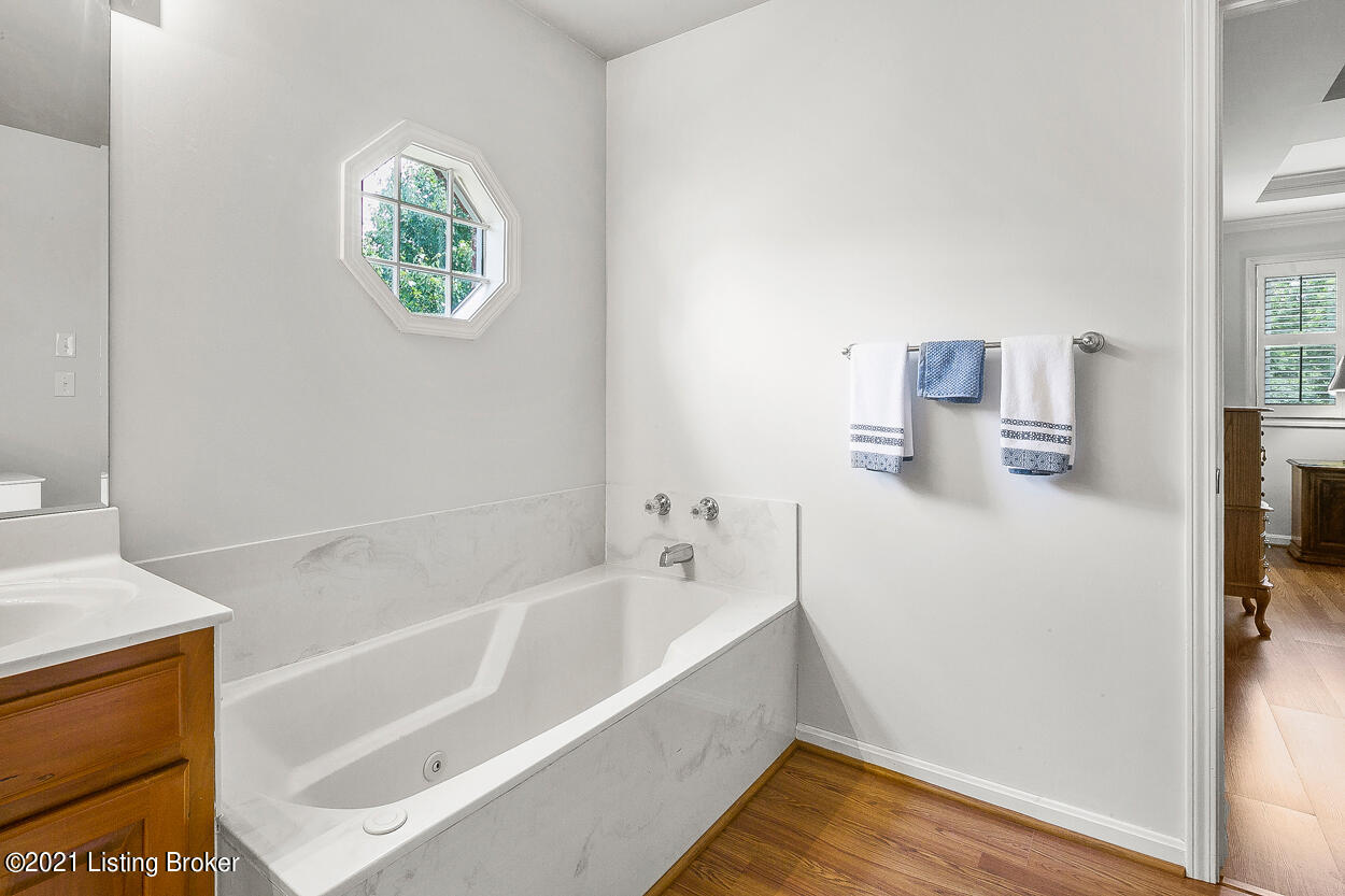 12501 Kirkham Road Louisville, KY 40299 - Photo 27 of 60 52