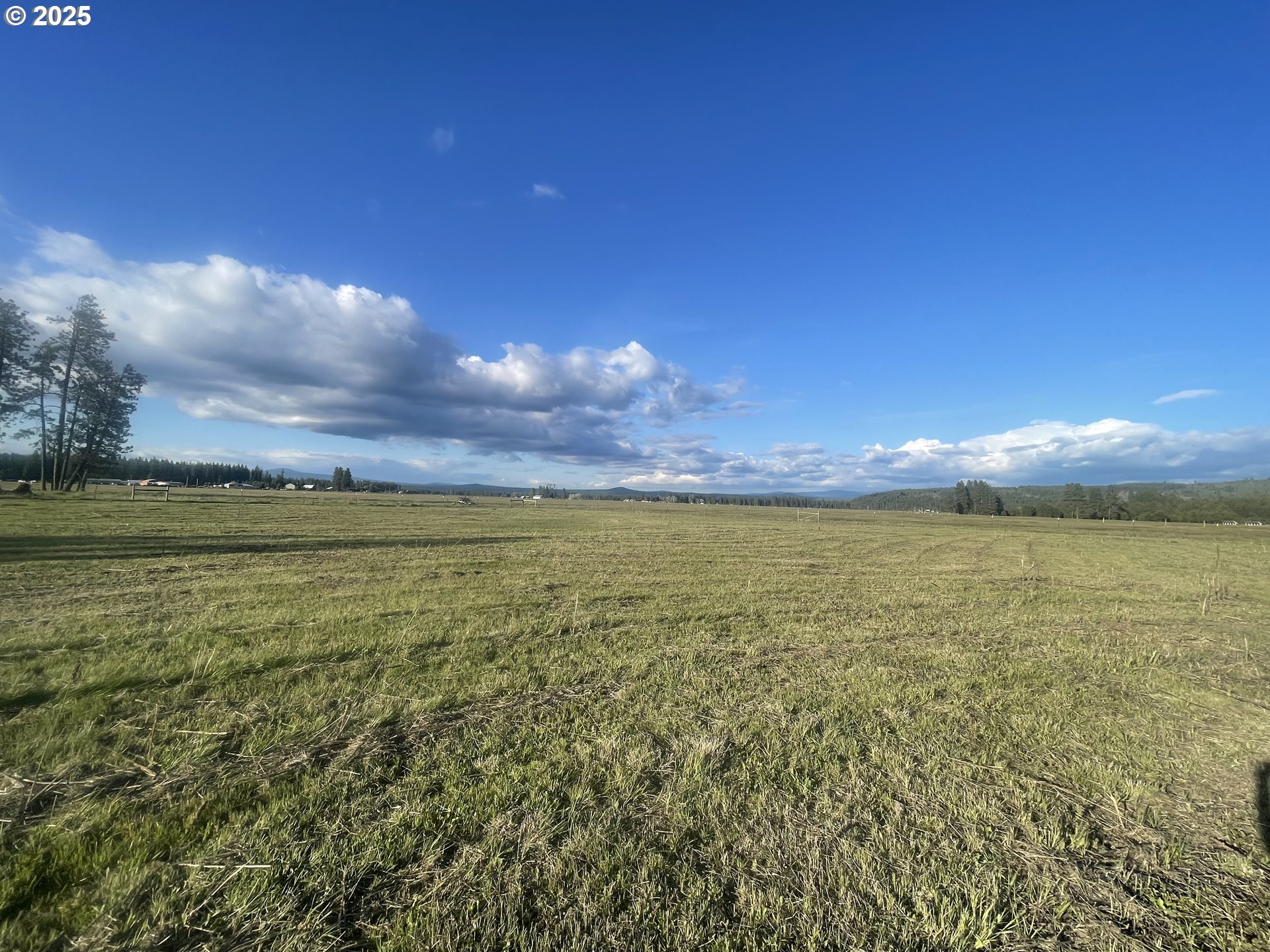 106 Lakeside Road Glenwood, WA 98619 - Photo 18 of 20 a view of an ocean and beach