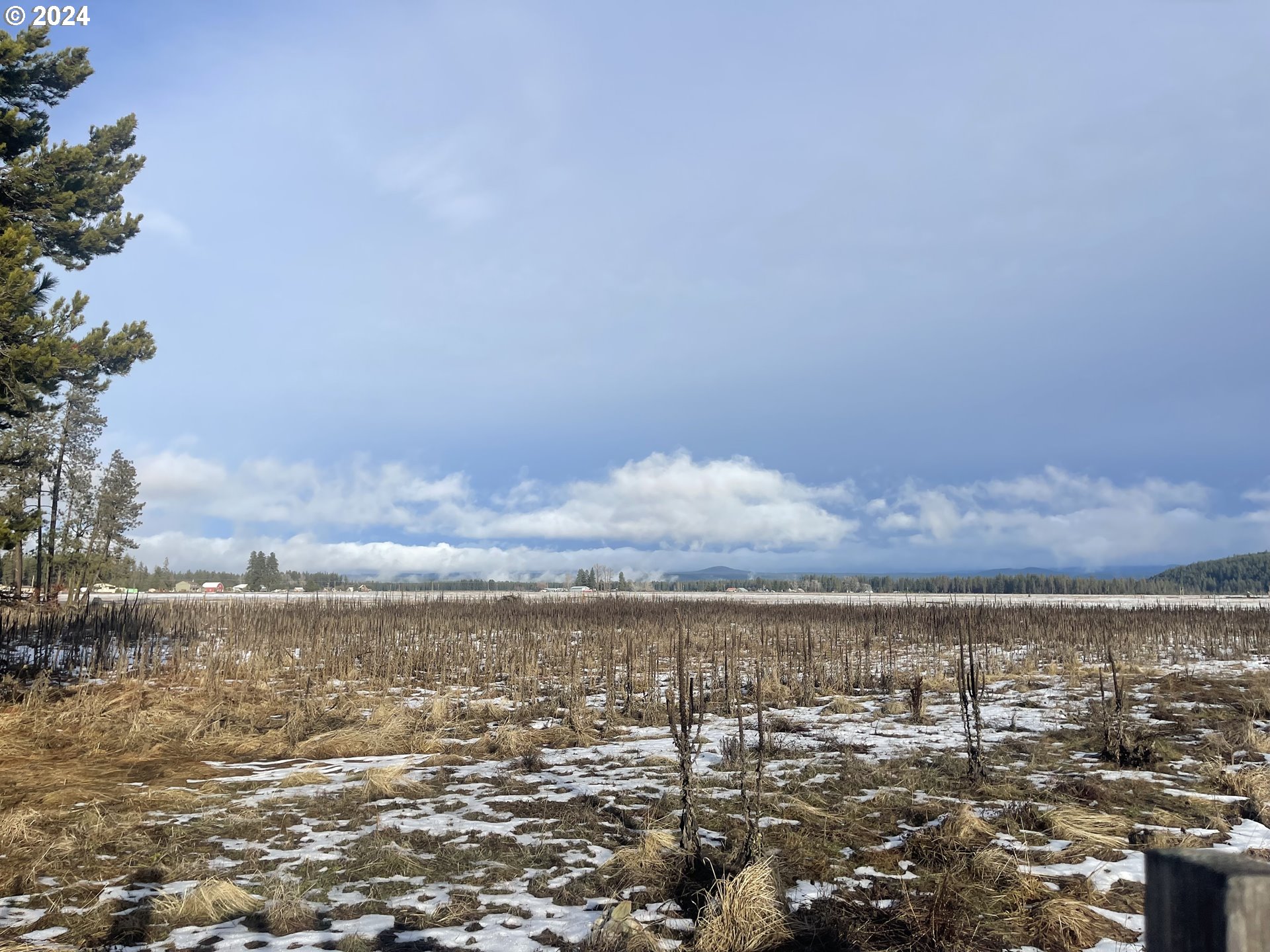 106 Lakeside Road Glenwood, WA 98619 - Photo 5 of 20 a view of city and ocean