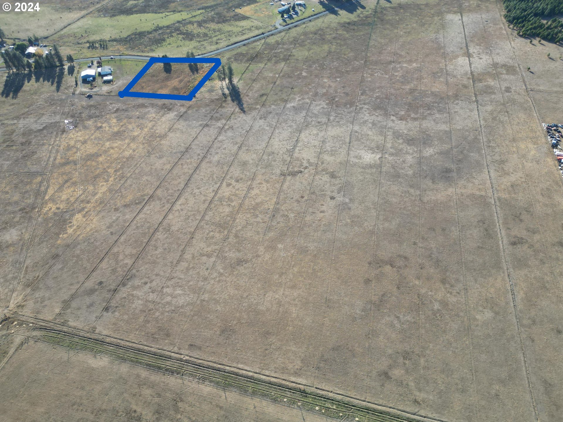 106 Lakeside Road Glenwood, WA 98619 - Photo 8 of 20 a view of a tennis court