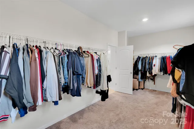 a view of an house with backyard