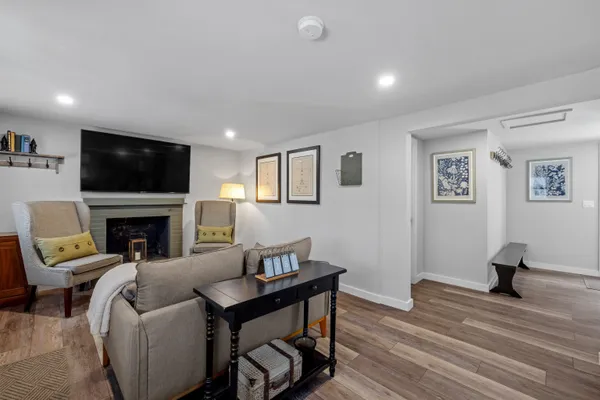 $2,750 | 31 Water Street, Unit 4, Bradford, NH 03221