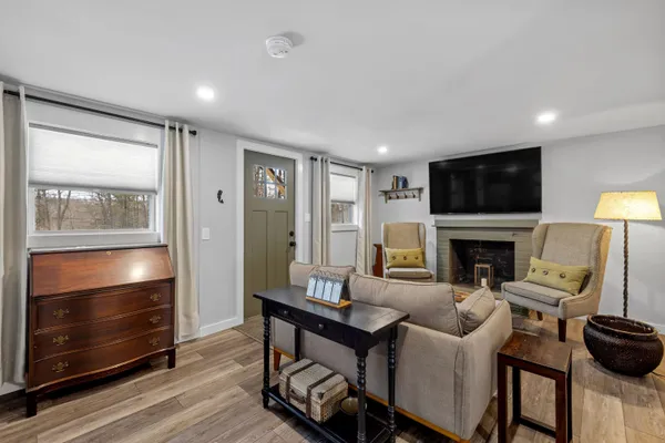 $2,750 | 31 Water Street, Unit 4, Bradford, NH 03221