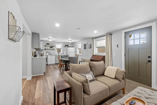 $2,750 | 31 Water Street, Unit 4, Bradford, NH 03221