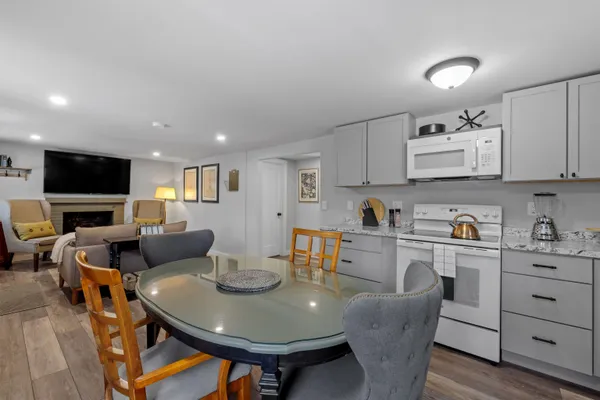 $2,750 | 31 Water Street, Unit 4, Bradford, NH 03221