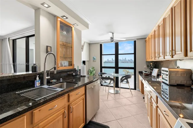 $1,215,000 | 9 Island Avenue, Unit 505, Miami Beach, FL 33139