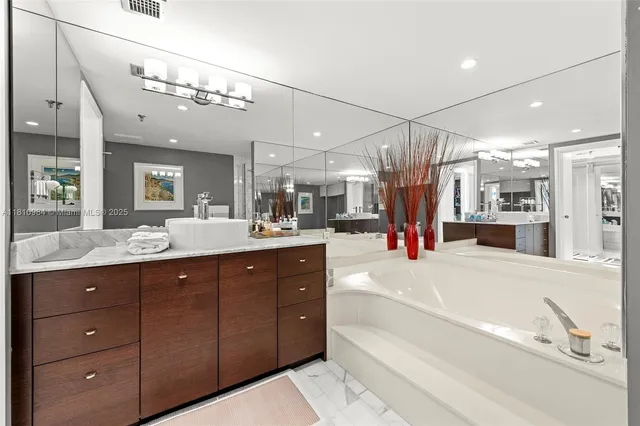 $1,215,000 | 9 Island Avenue, Unit 505, Miami Beach, FL 33139