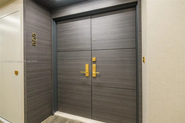 $1,215,000 | 9 Island Avenue, Unit 505, Miami Beach, FL 33139