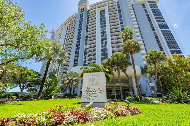 $1,215,000 | 9 Island Avenue, Unit 505, Miami Beach, FL 33139