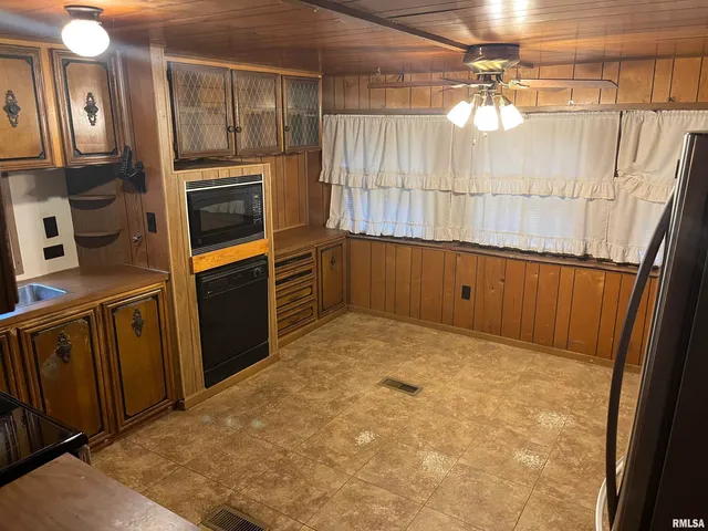 $29,900 | 1000 Dover Street, Centralia, IL 62801