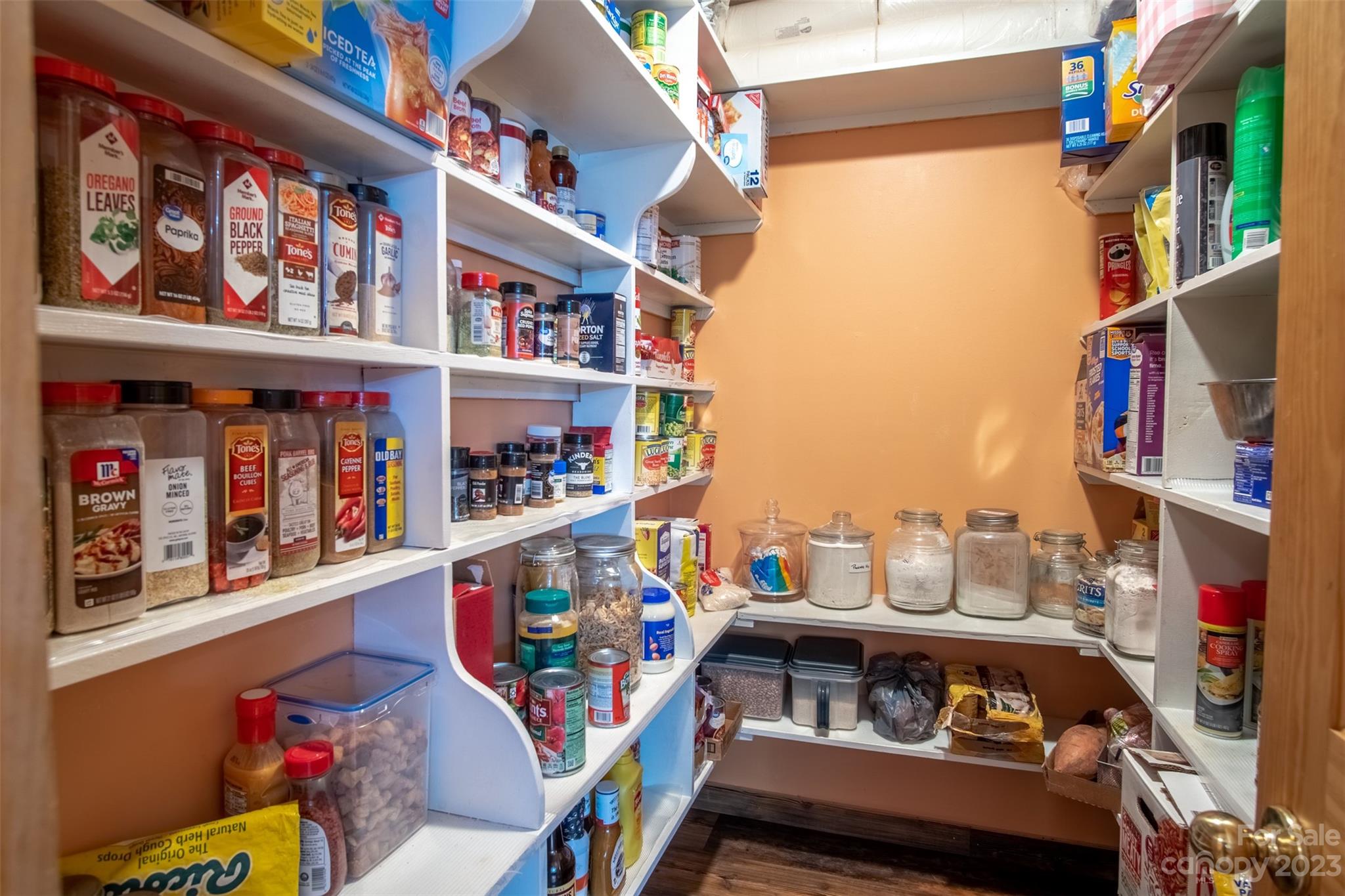 669 Walker Point Road Hayesville, NC 28904 - Photo 27 of 46 a room with furniture and a book shelf