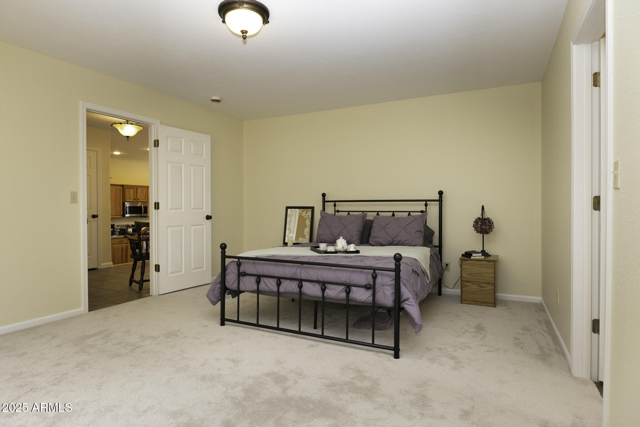 18168 Spoon Road Peeples Valley, AZ 86332 - Photo 16 of 32 a spacious bedroom with a bed and cabinets