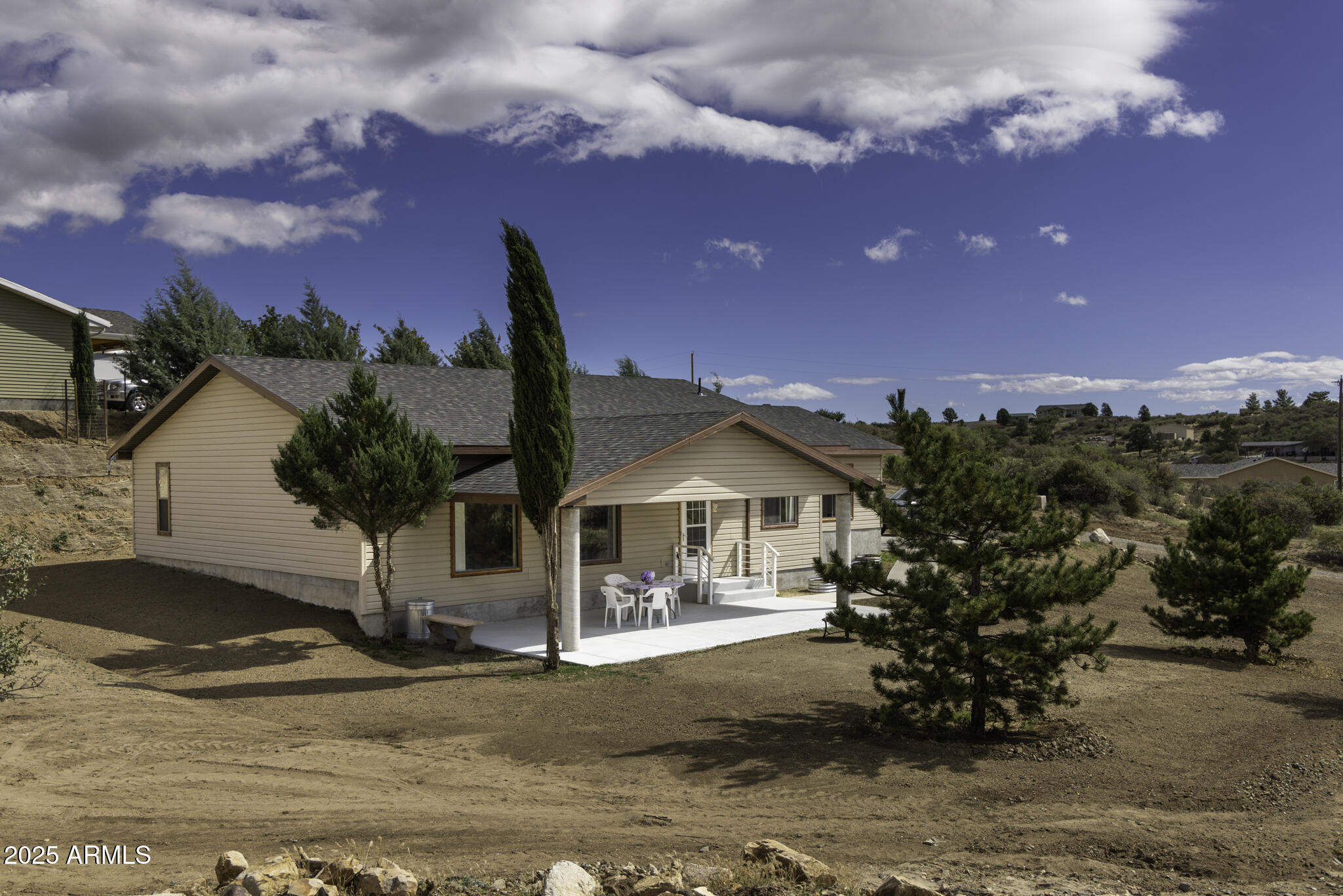 18168 Spoon Road Peeples Valley, AZ 86332 - Photo 26 of 32 a front view of a house with a yard and street view