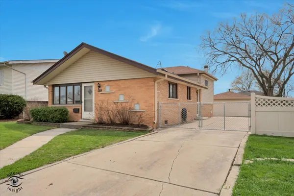 $343,000 | 3735 West 121st Street, Alsip, IL 60803